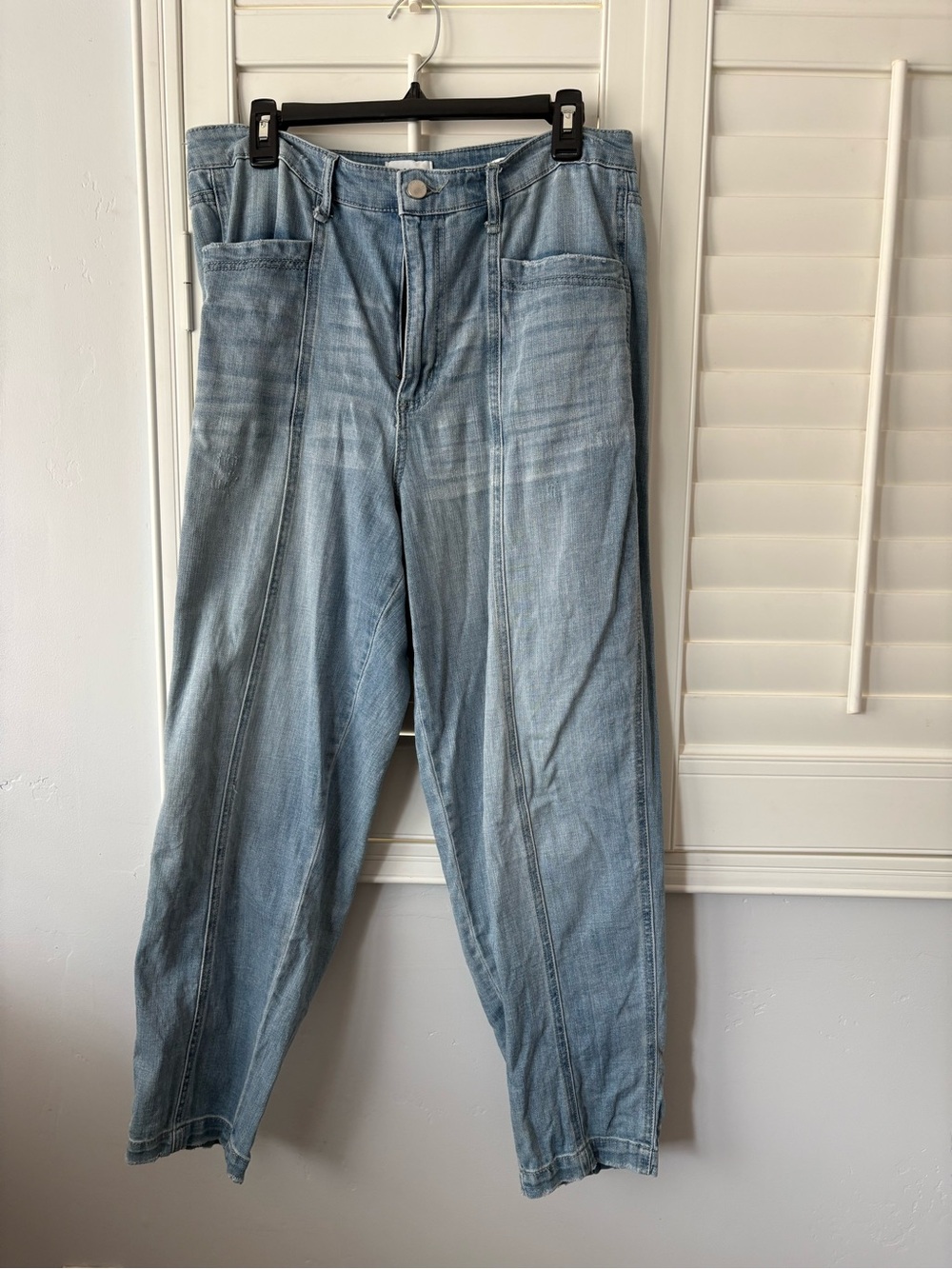 High-Rise Light Blue Women's Jeans with Front Seam Detail